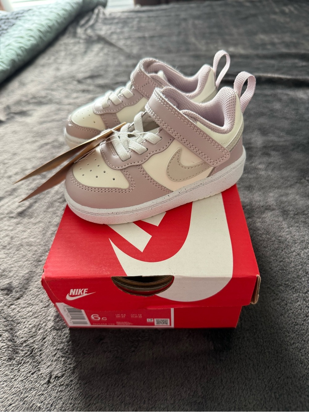 New in box Nike Kids purple and White low court borough recraft sneakers - Picture 3 of 8